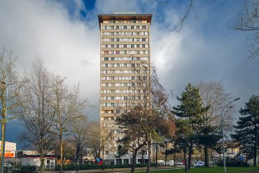 Ayer photographe architecture habitat social aiguillon construction la tour sarah bernhardt de 21 etages rehabilite