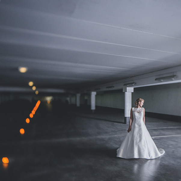 Ayer photographe mariage original parking souterrain portrait