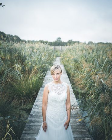 Ayer photographe mariage original portrait roseliere ponton marais